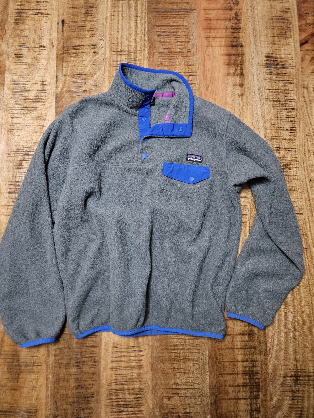 Patagonia Synchilla WomensGray Fleece Pullover with Blue Trim